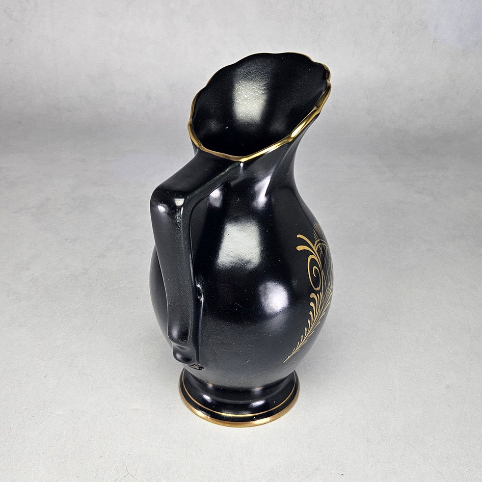 Flora Gouda Ora black jug showing angular handle and opening