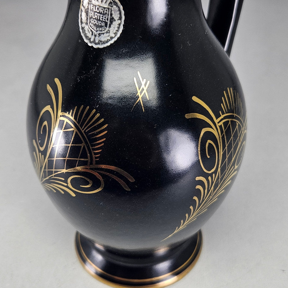 Flora Gouda Ora jug close-up showing gilt crosshatching and scrolls