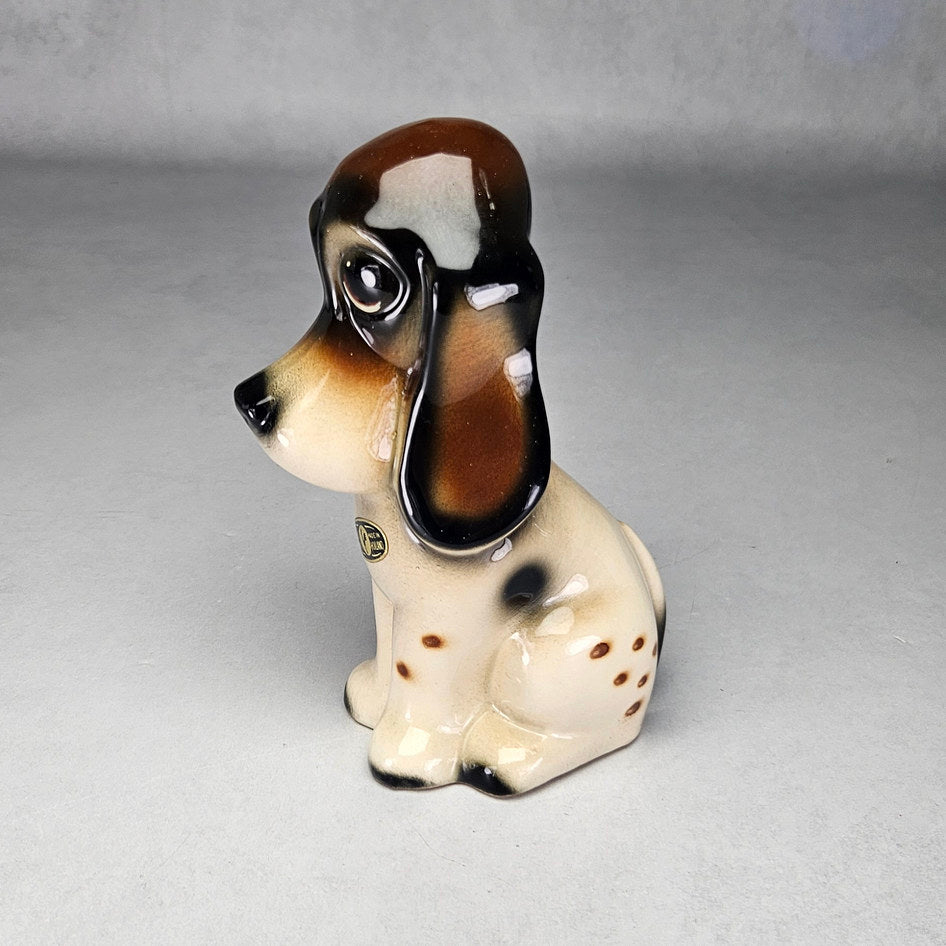 Jema Holland 924 ceramic Basset Hound figurine, photograph 2 of this collectible ceramic piece