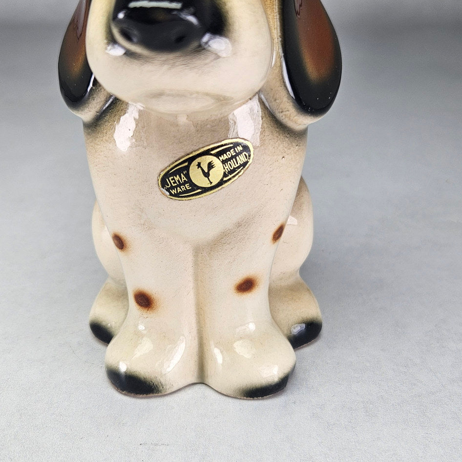 Jema Holland 924 ceramic Basset Hound figurine, photograph 5 of this collectible ceramic piece