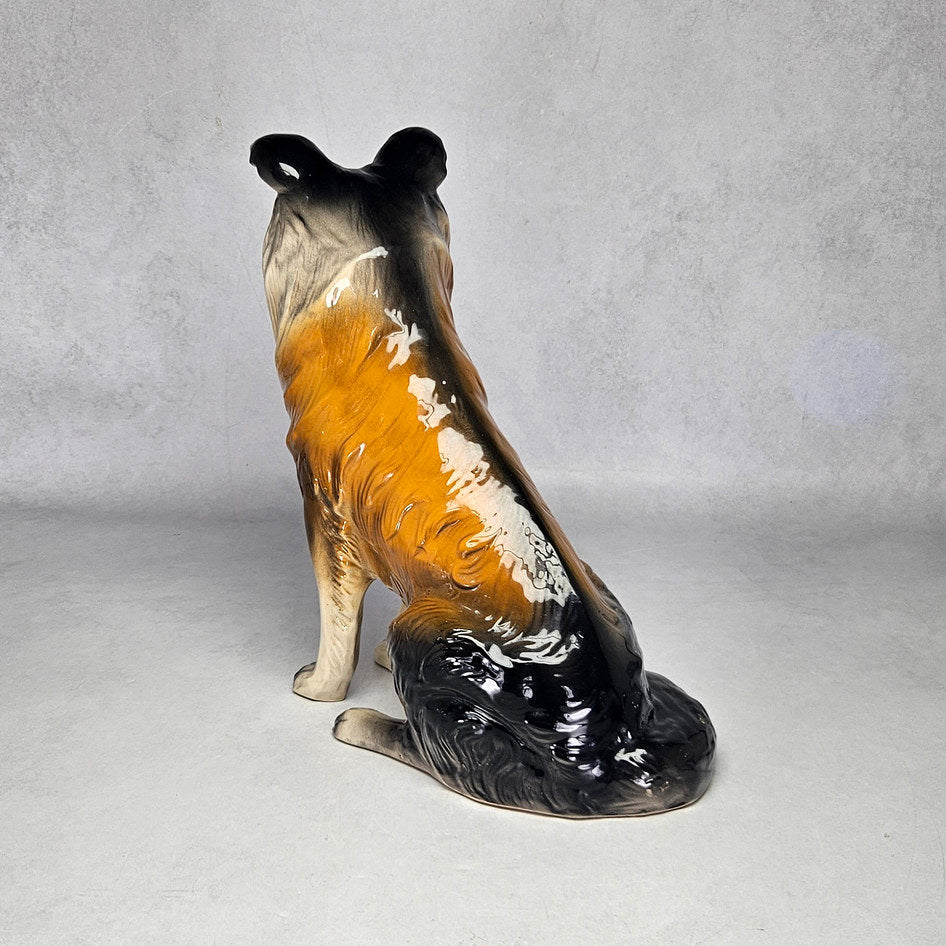 Large Jema Holland seated Rough Collie ceramic figurine, photograph 3 of this collectible ceramic piece