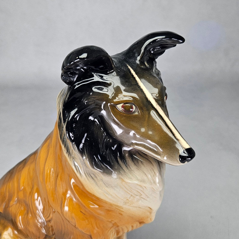 Large Jema Holland seated Rough Collie ceramic figurine, photograph 4 of this collectible ceramic piece