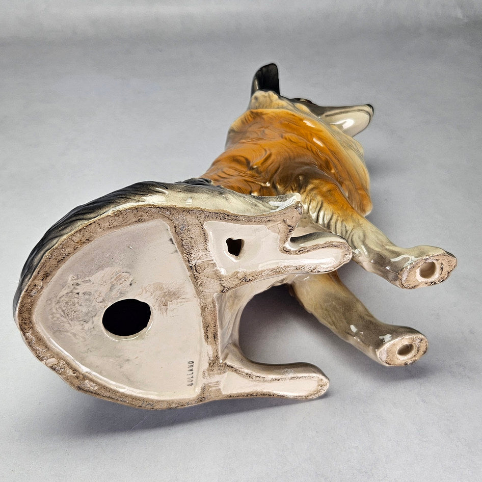 Large Jema Holland seated Rough Collie ceramic figurine, photograph 5 of this collectible ceramic piece