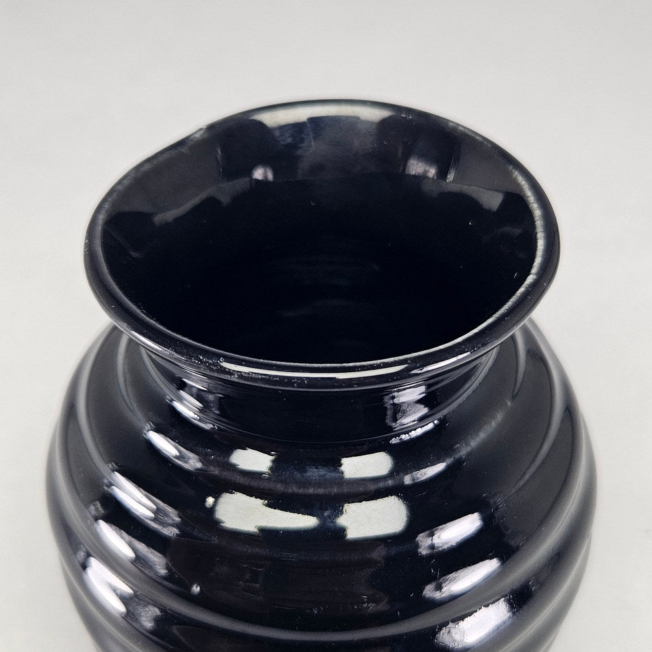 Lucia Ware glossy black ribbed ceramic beehive vase model 2011