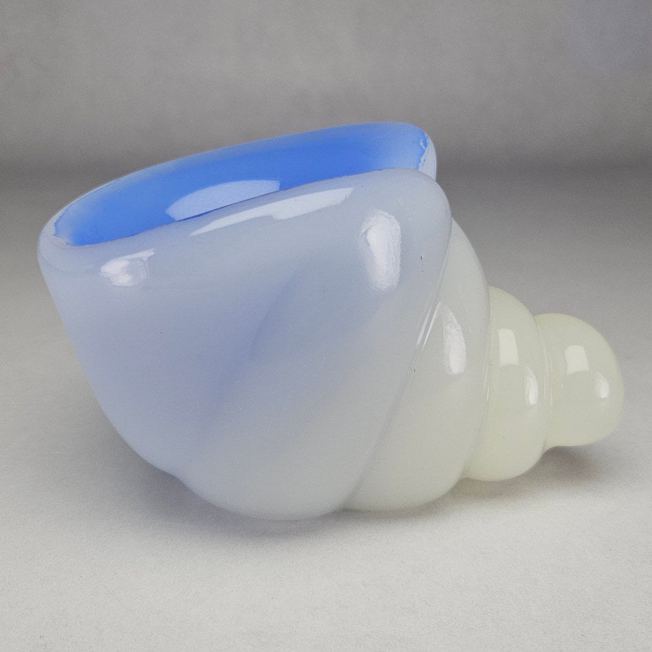 Murano Opaline Art Glass Seashell Bowl Attributed to Archimede Seguso