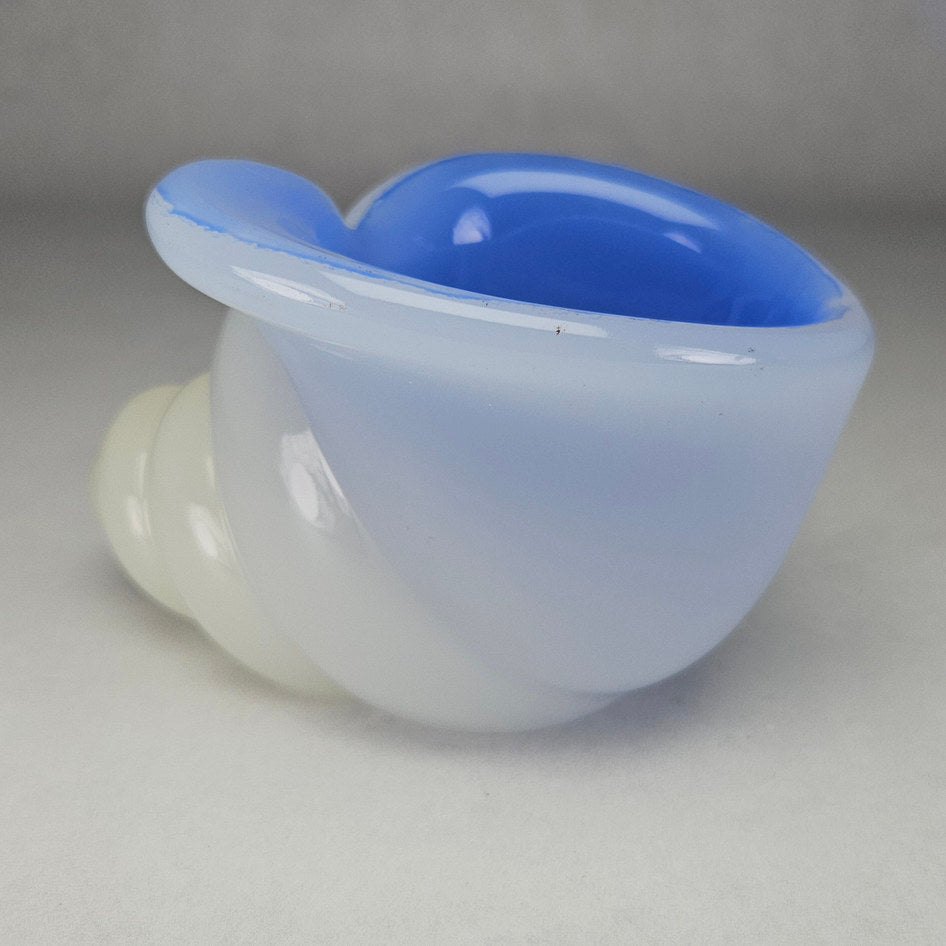 Murano Opaline Art Glass Seashell Bowl Attributed to Archimede Seguso
