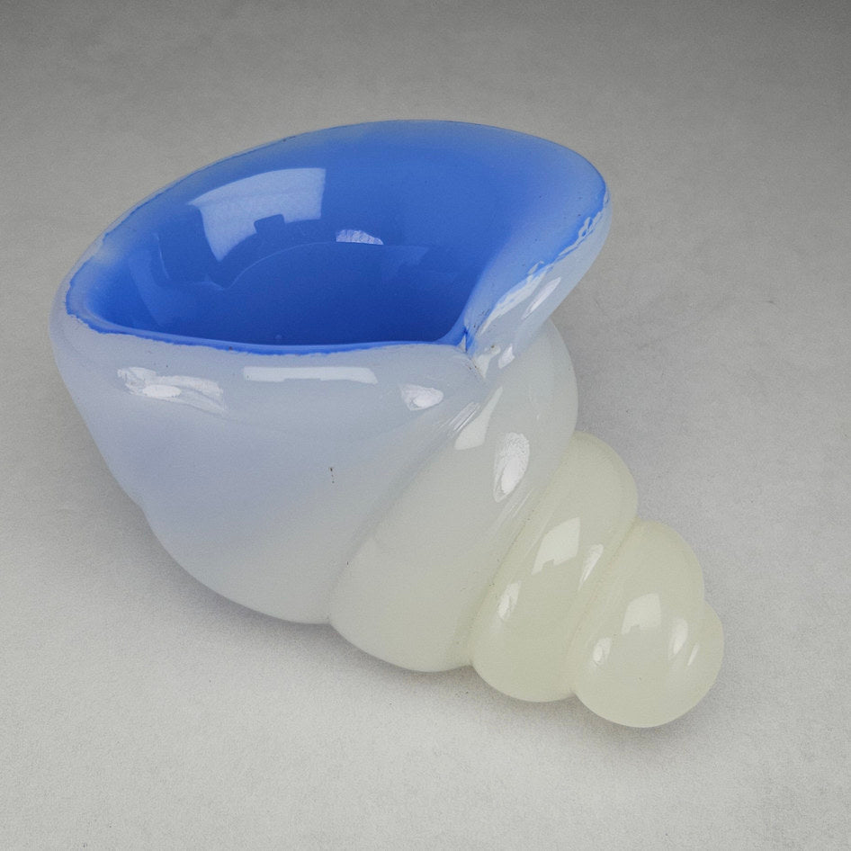 Murano Opaline Art Glass Seashell Bowl Attributed to Archimede Seguso
