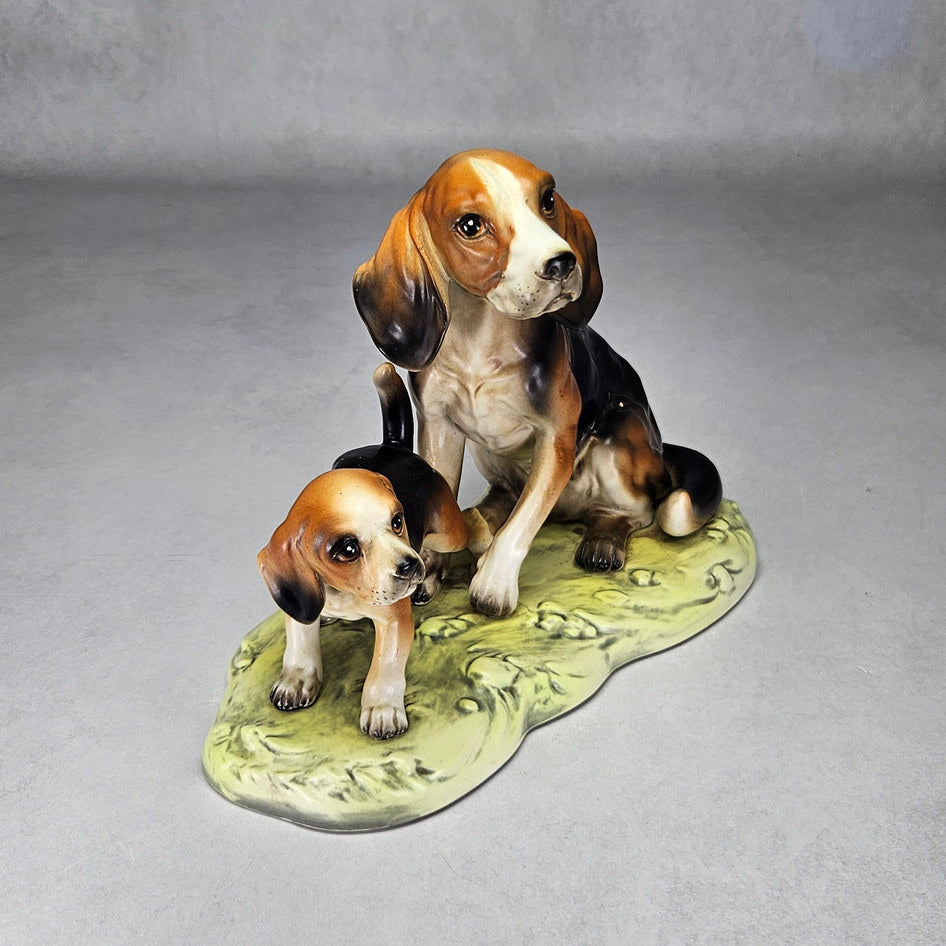 Norleans Japan ceramic hound and puppy figurine group, photograph 2 of this collectible ceramic piece
