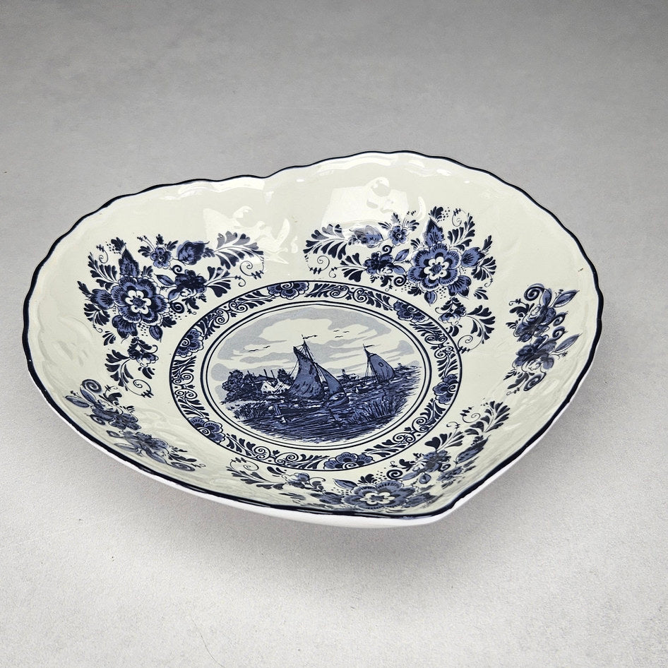 Oude Molen Fabriek Sailing Boats Heart-Shaped Dish, product view 4