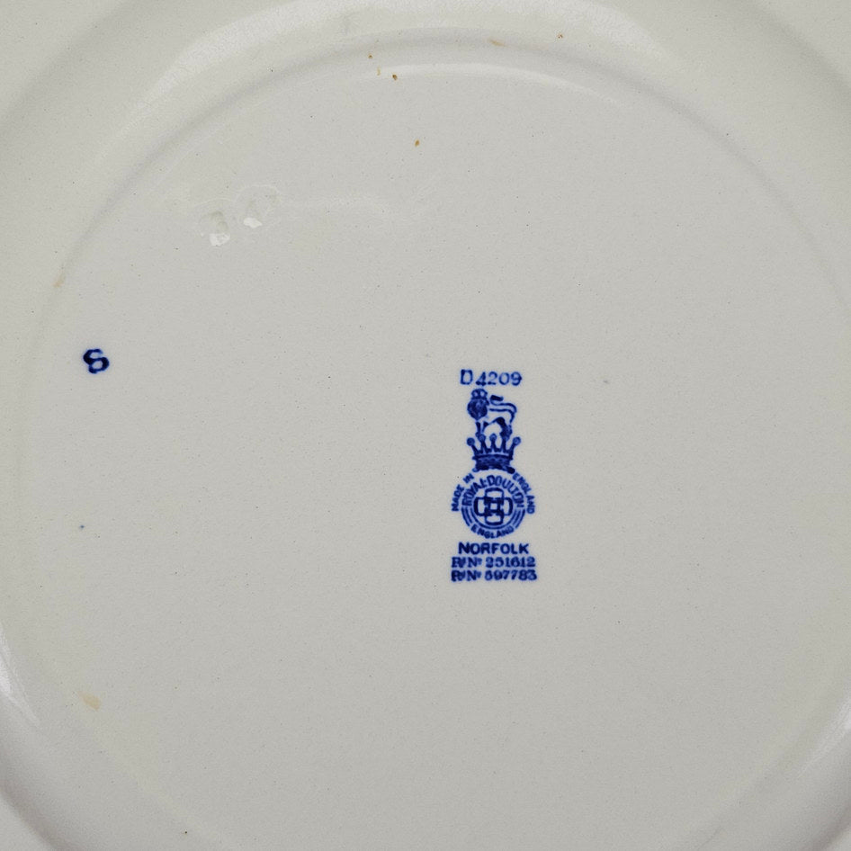 Royal Doulton Norfolk Blue D4209 Scalloped Plate
