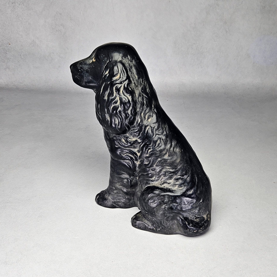Black Sylvac 1382 seated spaniel ceramic figurine, photograph 4 of this collectible ceramic piece