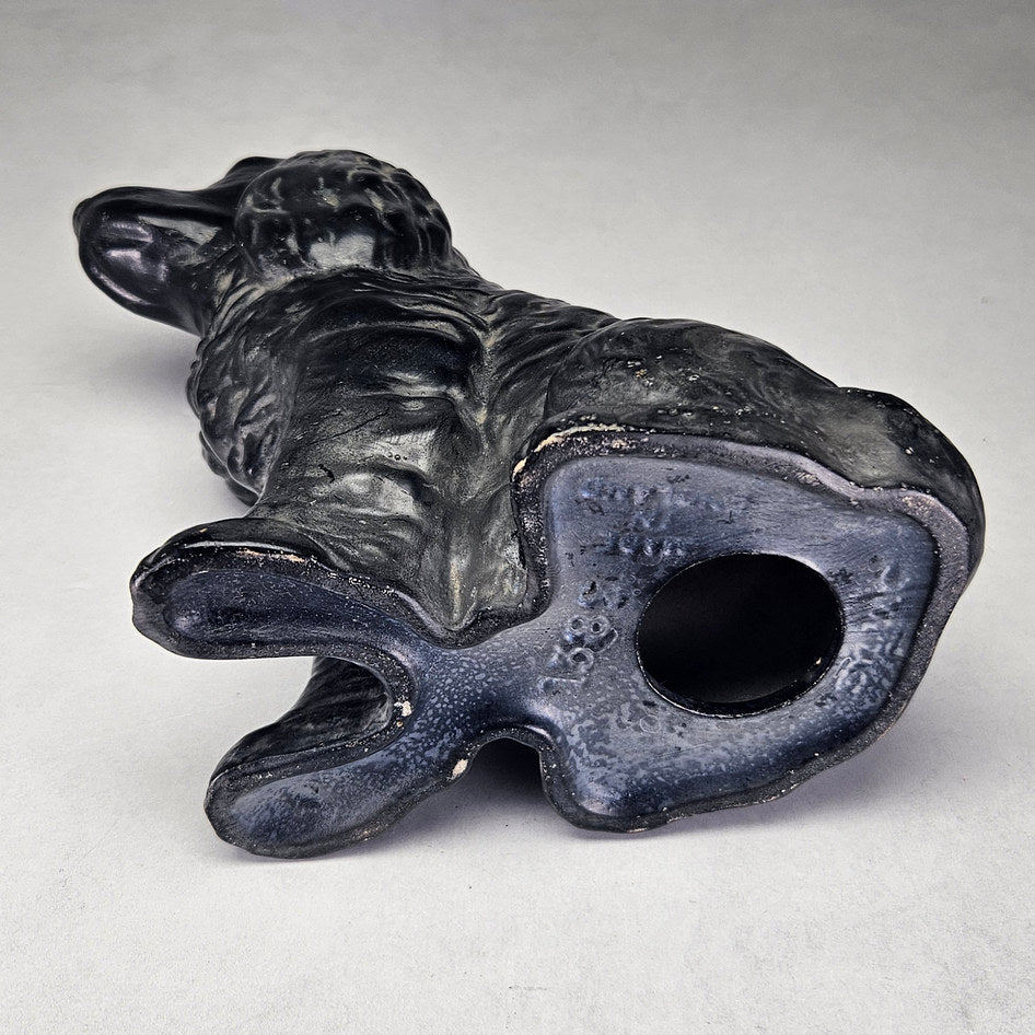 Black Sylvac 1382 seated spaniel ceramic figurine, photograph 5 of this collectible ceramic piece