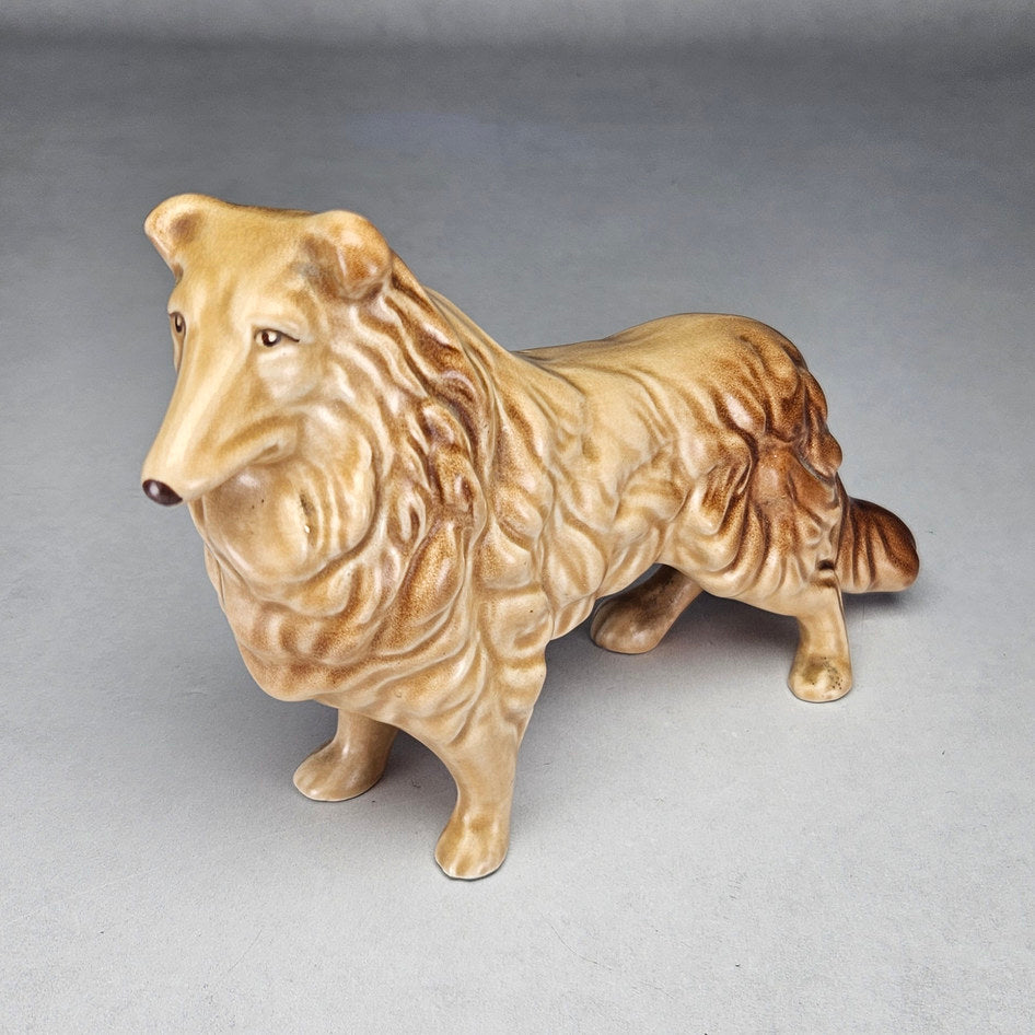 Brown Sylvac 1548 standing Rough Collie figurine, photograph 2 of this collectible ceramic piece