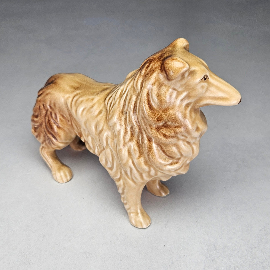 Brown Sylvac 1548 standing Rough Collie figurine, photograph 3 of this collectible ceramic piece