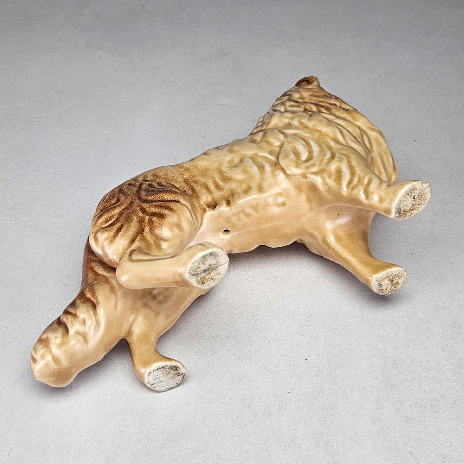 Brown Sylvac 1548 standing Rough Collie figurine, photograph 5 of this collectible ceramic piece