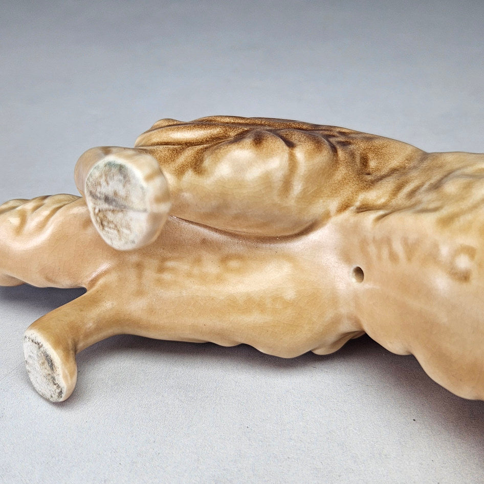 Brown Sylvac 1548 standing Rough Collie figurine, photograph 6 of this collectible ceramic piece