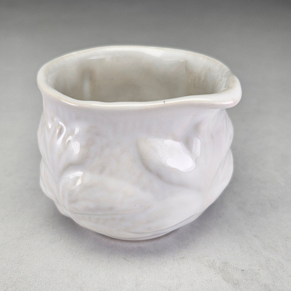 White Sylvac 4683 leaf moulded mint sauce jug, photograph 3 of this collectible ceramic piece