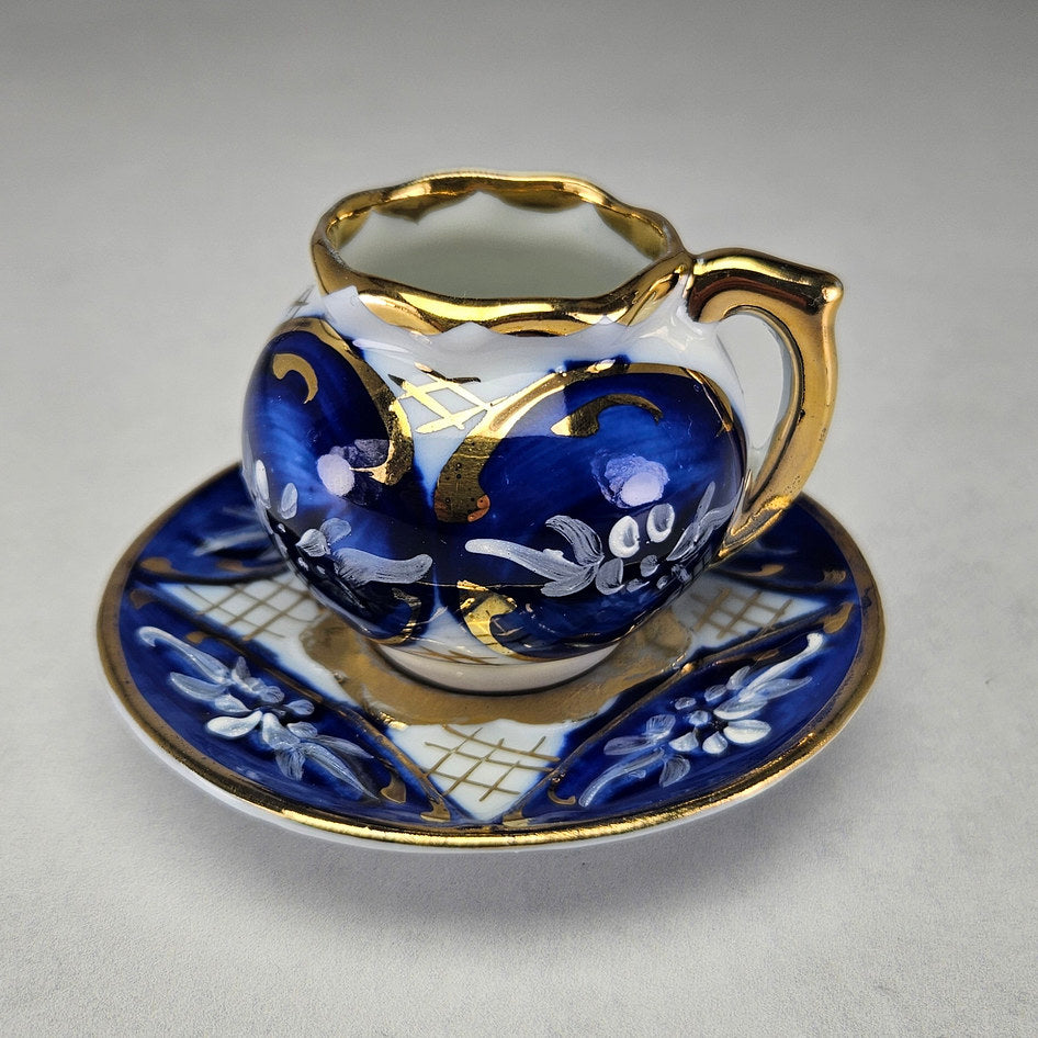 AY Aveiro cup and saucer with hand-painted cobalt flowers