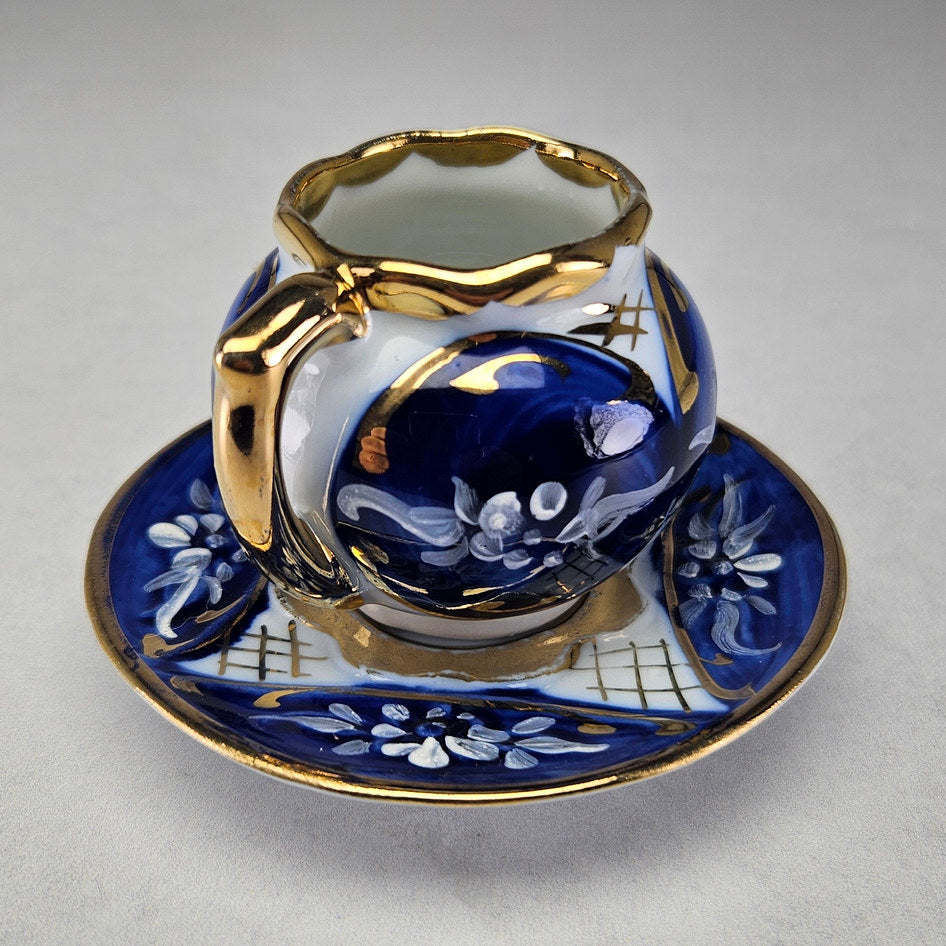 Aveiro Portuguese cup with gilt rim and blue decoration