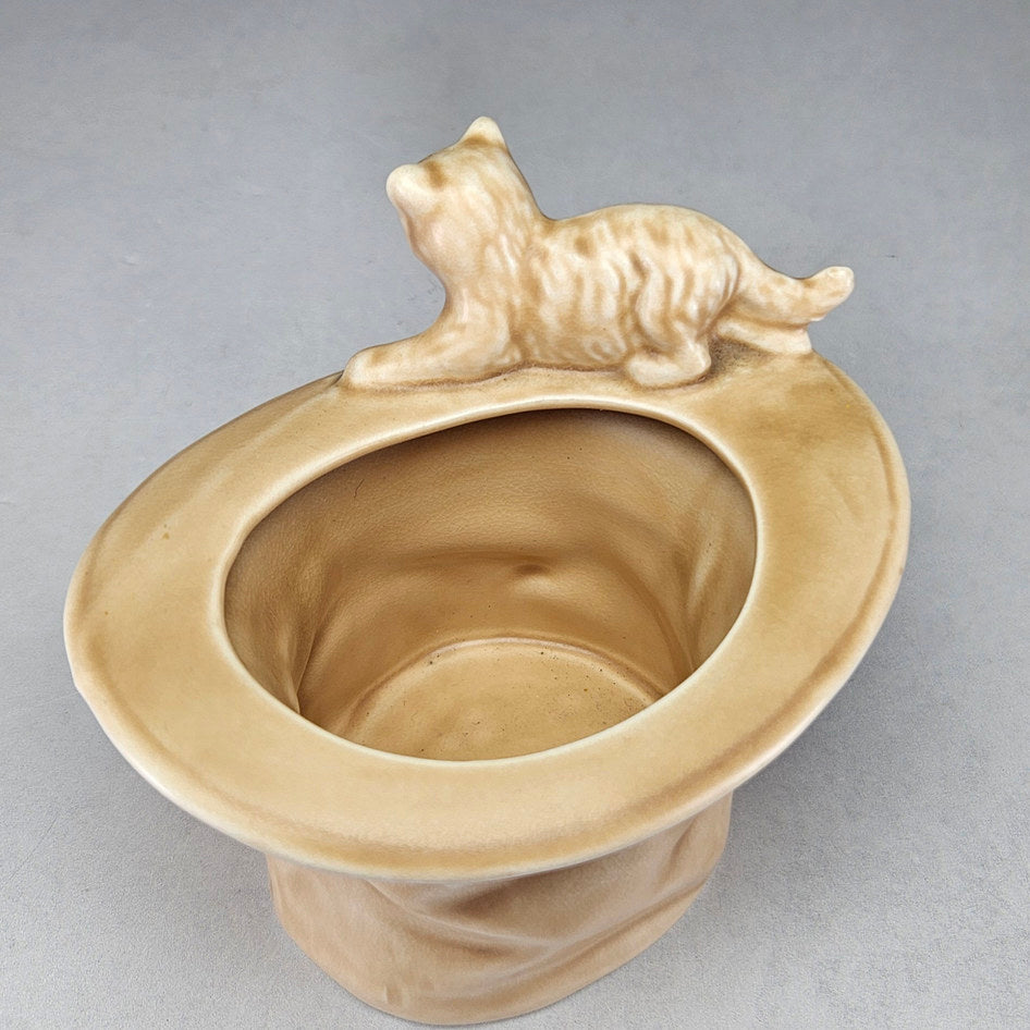 Vintage SylvaC 1484 Cat and Dog Top Hat Posy Vase, view 4