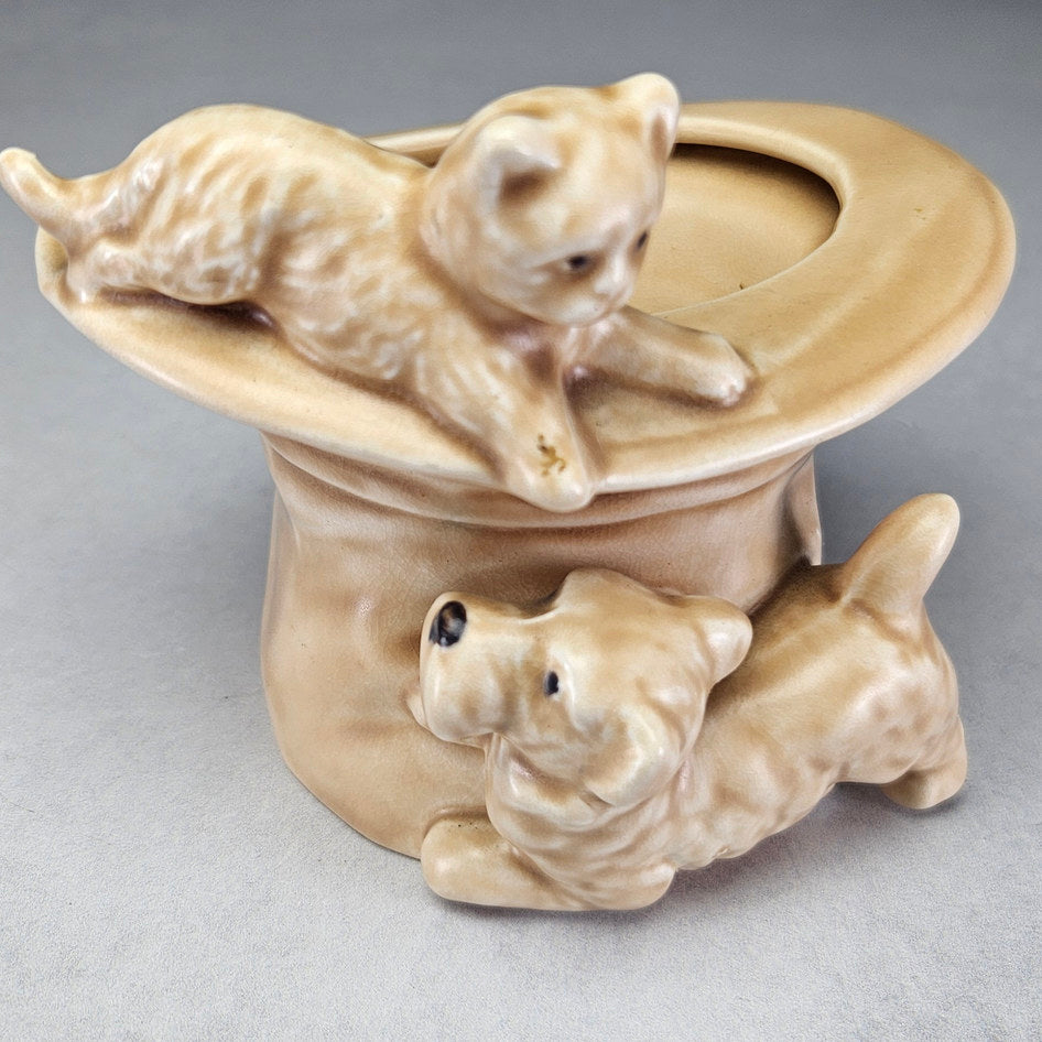 Vintage SylvaC 1484 Cat and Dog Top Hat Posy Vase, view 5