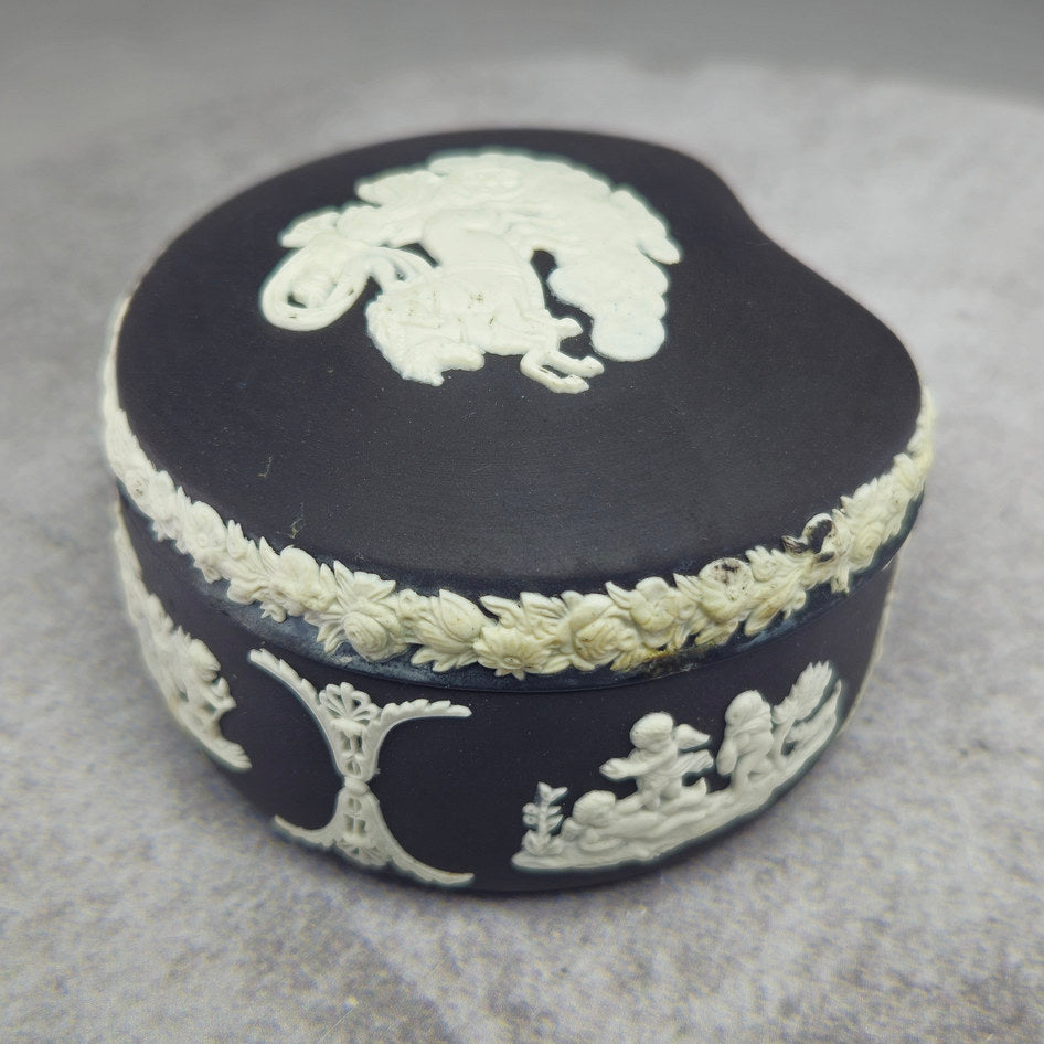 Wedgwood Black Jasperware Kidney-Shaped Lidded Trinket Dish with Cupid as the Oracle Relief