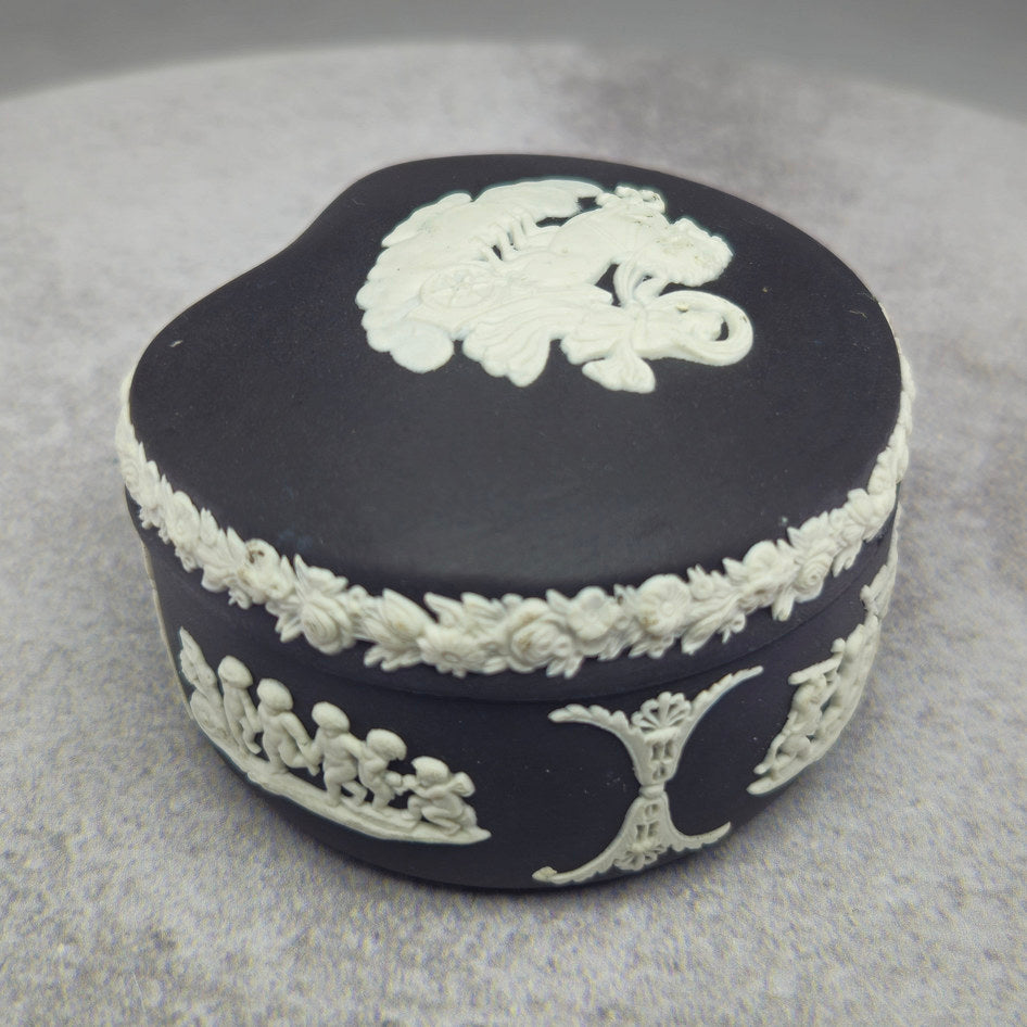 Wedgwood Black Jasperware Kidney-Shaped Lidded Trinket Dish with Cupid as the Oracle Relief