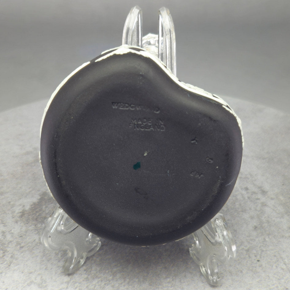Wedgwood Black Jasperware Kidney-Shaped Lidded Trinket Dish with Cupid as the Oracle Relief