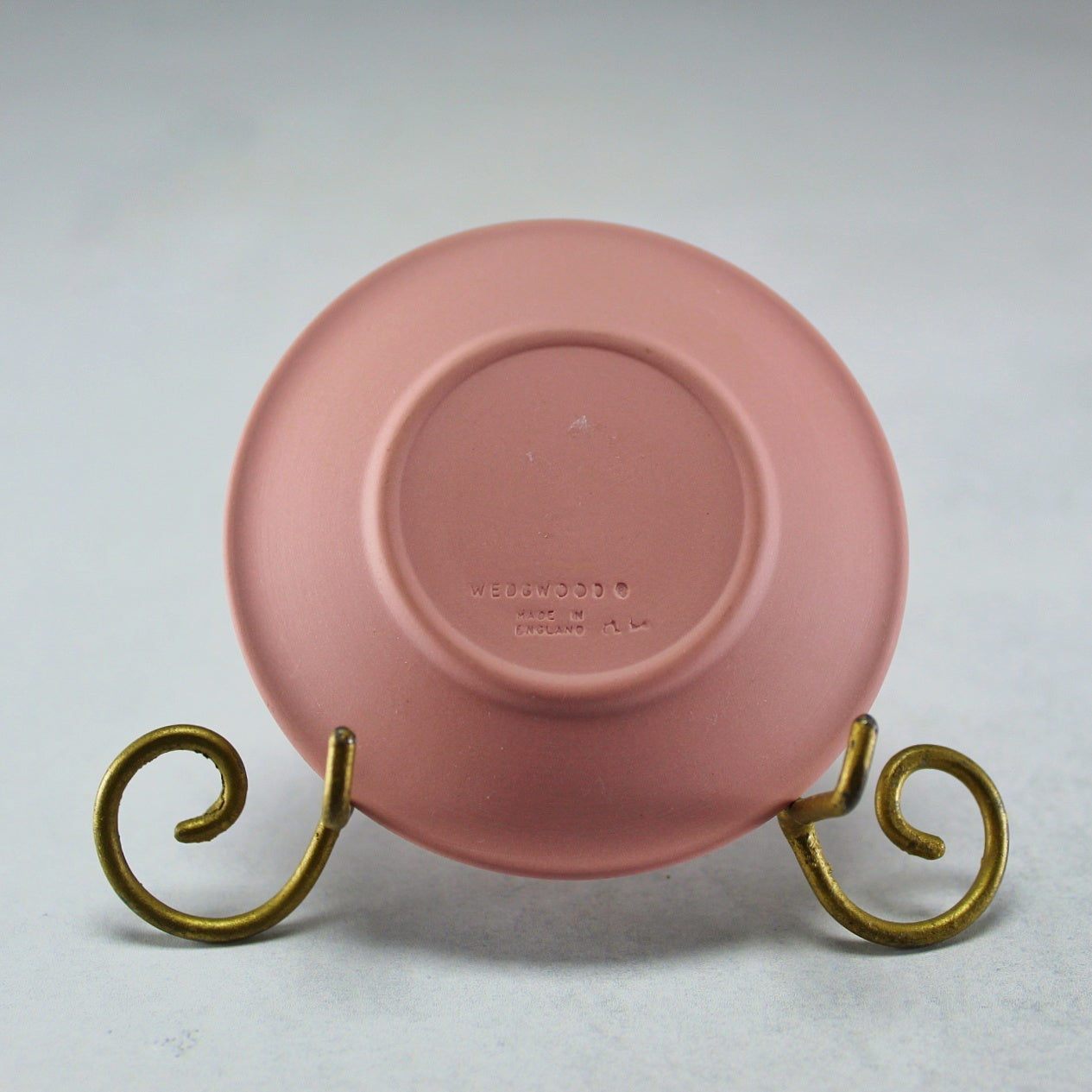 Wedgwood White on Pink Jasperware Pin Dish with Neoclassical Relief Figure